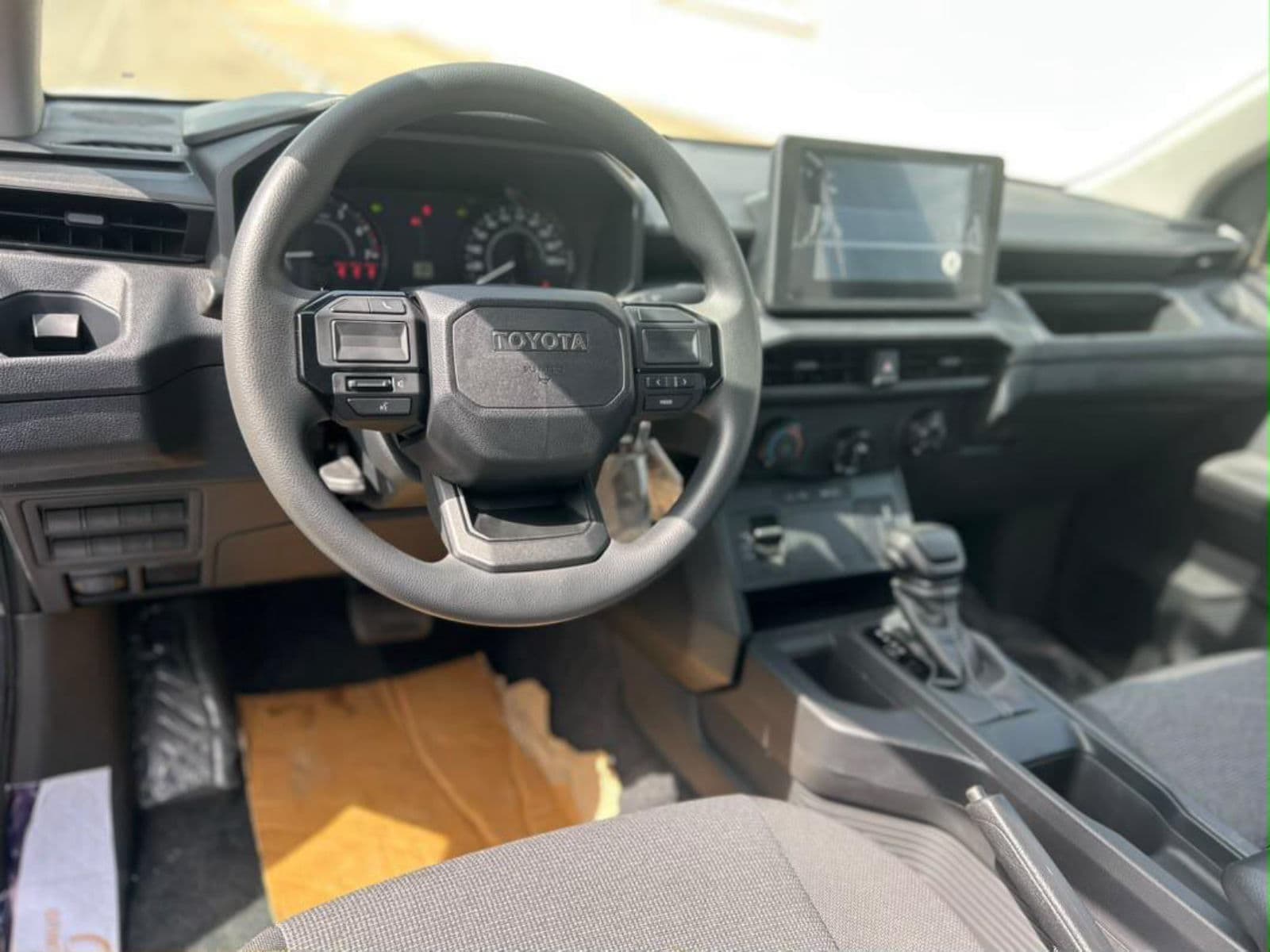 2026 Toyota HILUX Pickup — photo 4 of 7