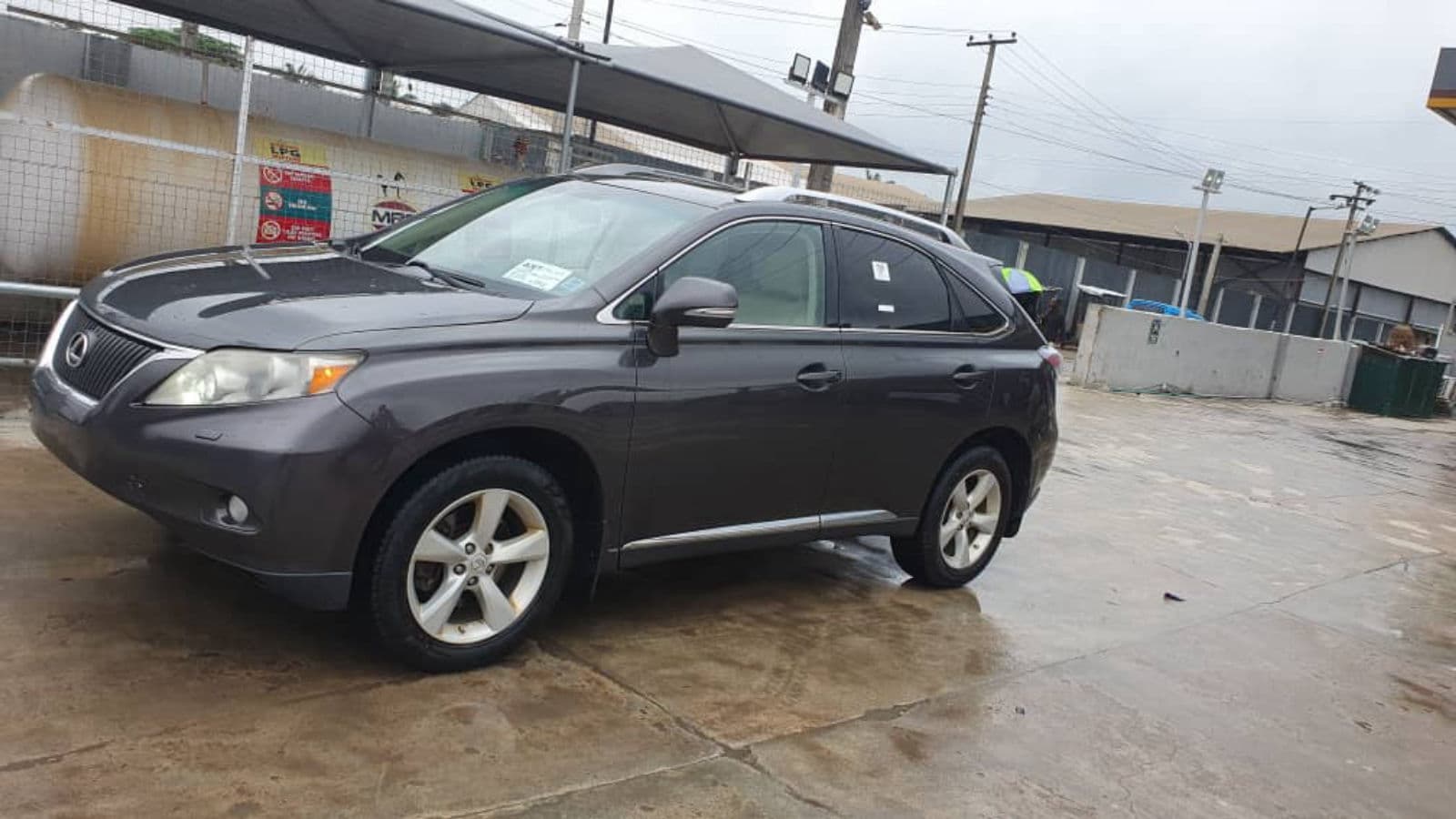 2010 Lexus RX SUV — photo 3 of 7