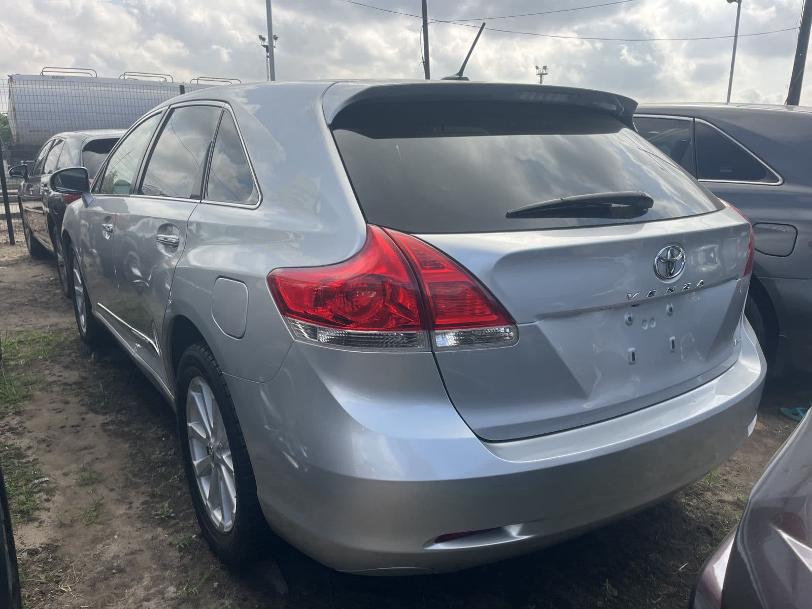 2010 Toyota Venza SUV — photo 8 of 10