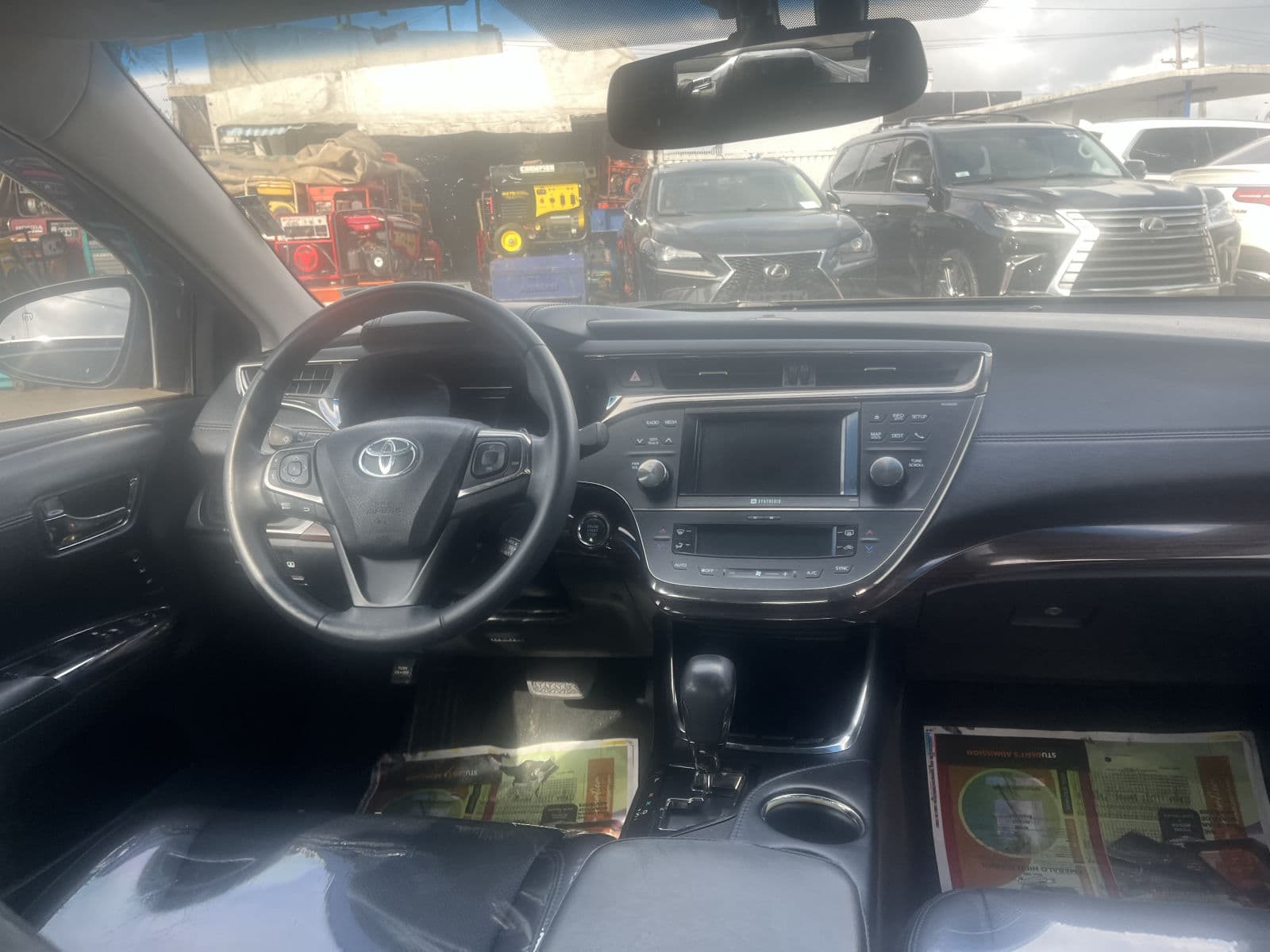2014 Toyota Avalon Sedan — photo 6 of 10