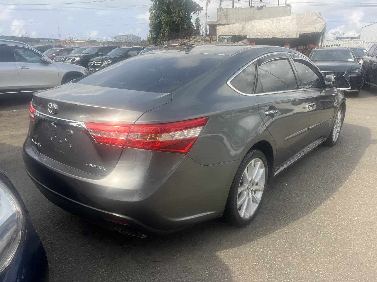 2014 Toyota Avalon Sedan — photo 7 of 10