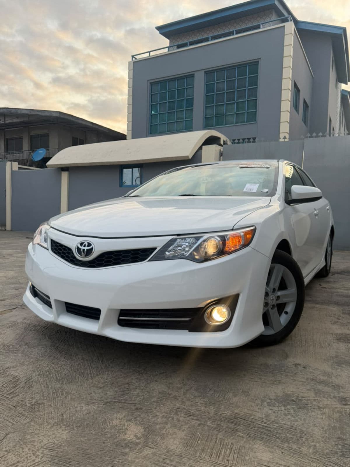 2013 Toyota Camry Sedan — photo 7 of 7