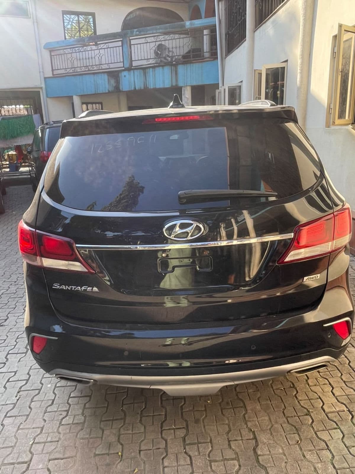 2017 Hyundai Santa-fe Van/Minivan — photo 2 of 10