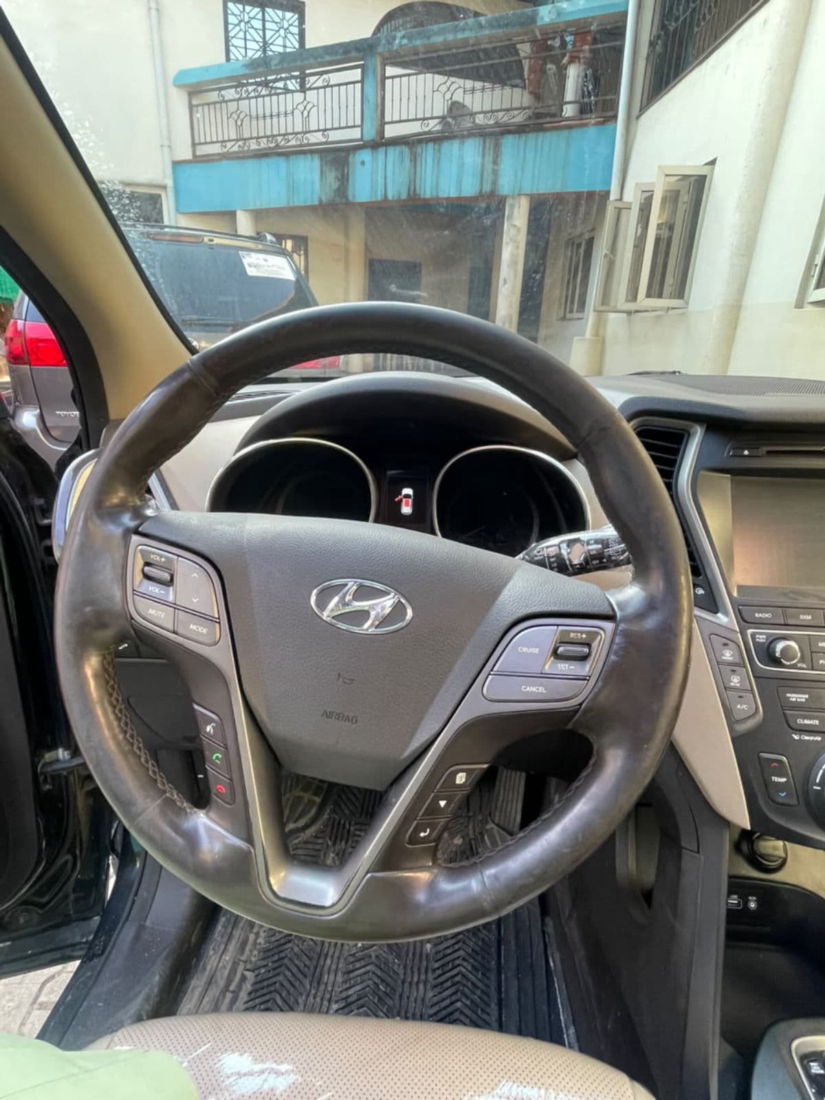 2017 Hyundai Santa-fe Van/Minivan — photo 6 of 10