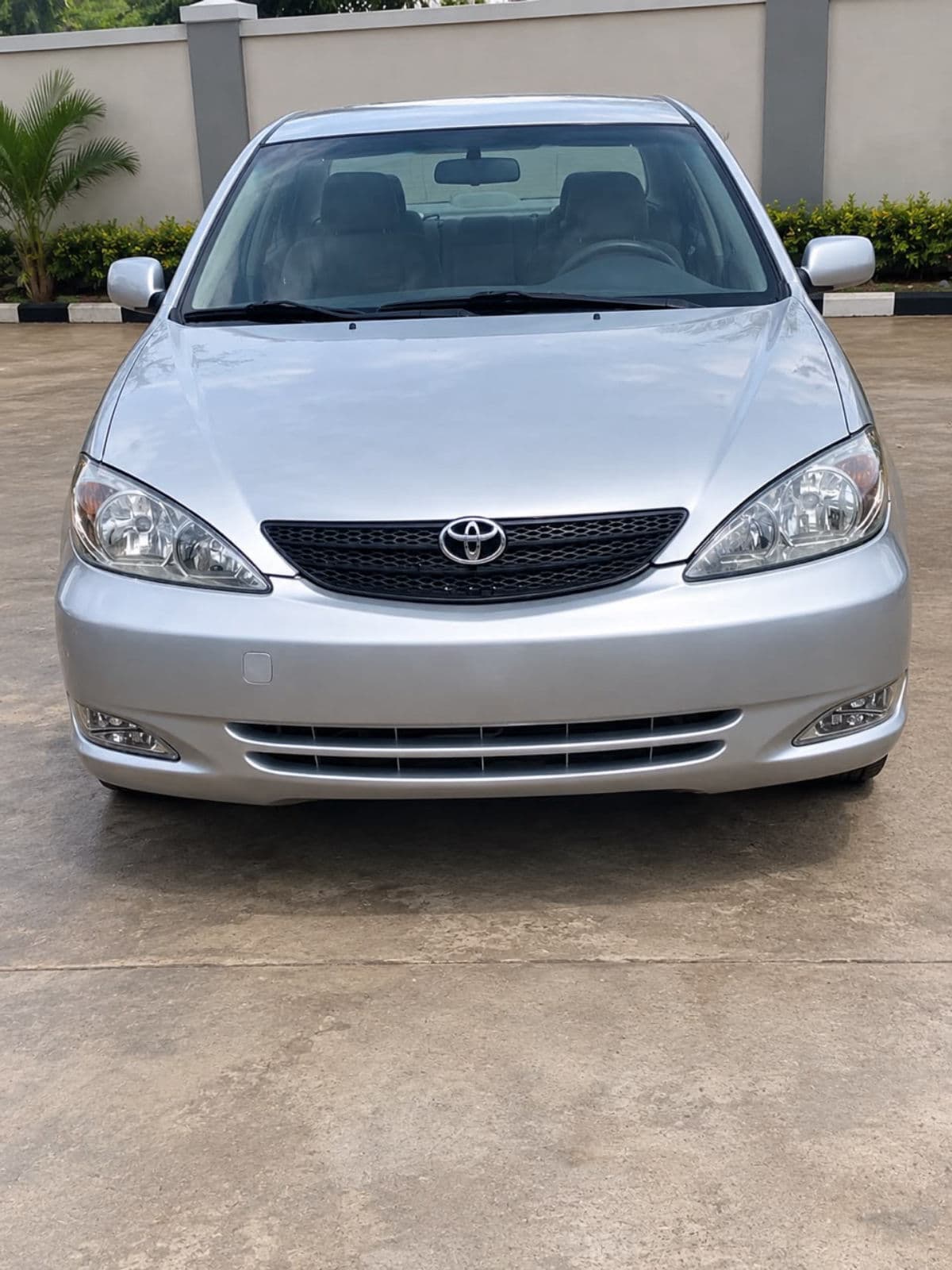 2004 Toyota Camry Sedan — photo 2 of 9