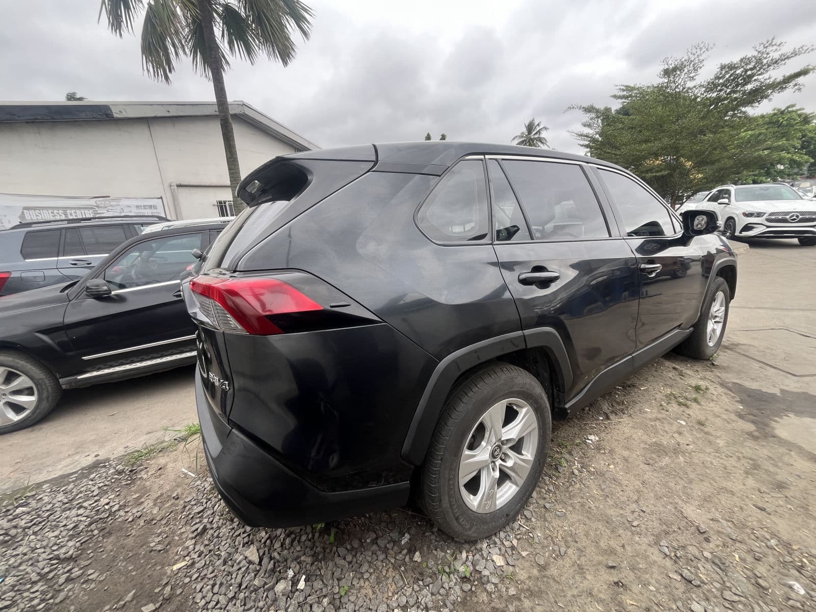 2020 Toyota Rav4 SUV — photo 5 of 8