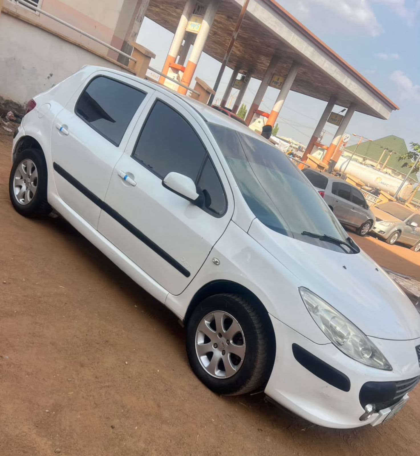 2004 Peugeot 307 Hatchback — photo 2 of 7