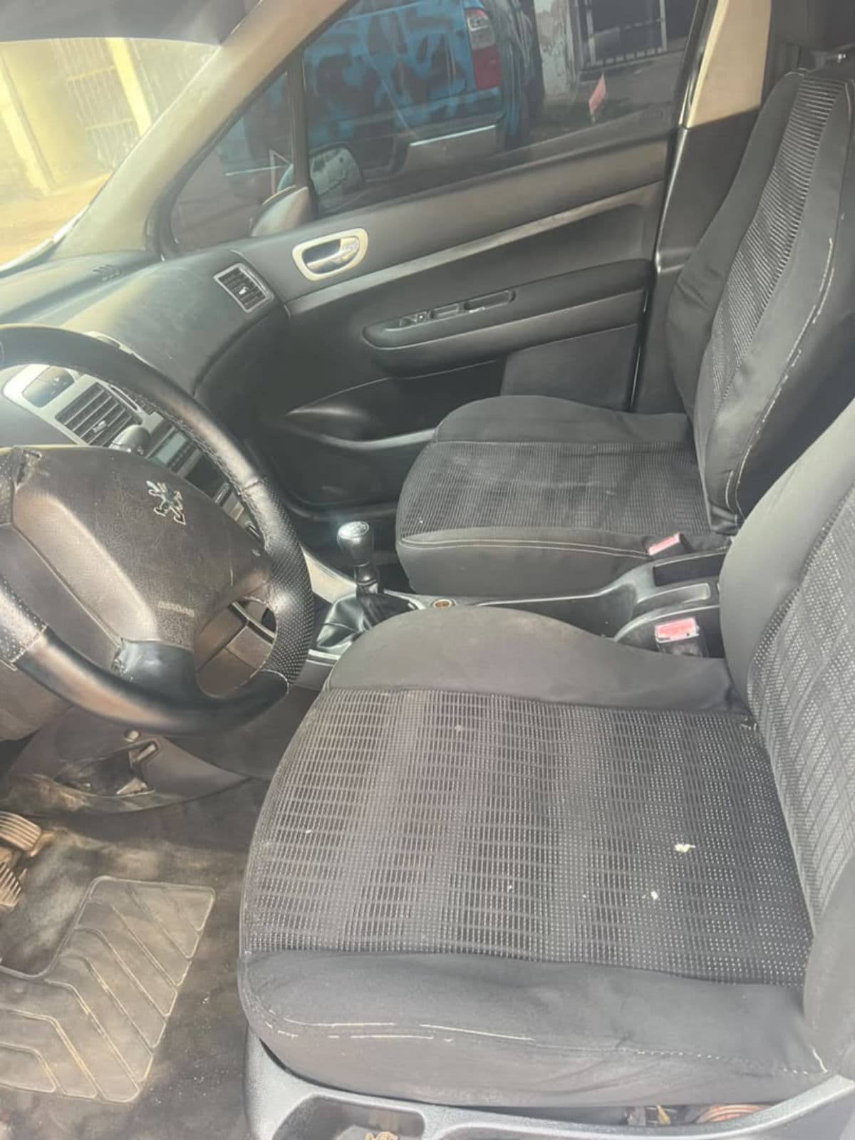2004 Peugeot 307 Hatchback — photo 4 of 7