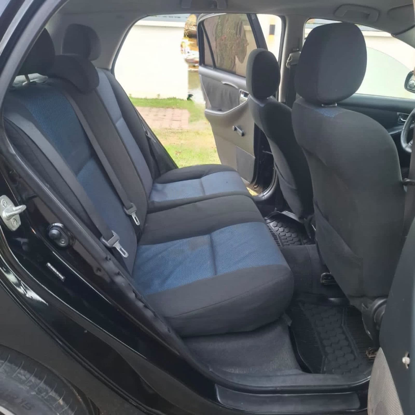 2004 Toyota Corolla obama Hatchback — photo 3 of 6