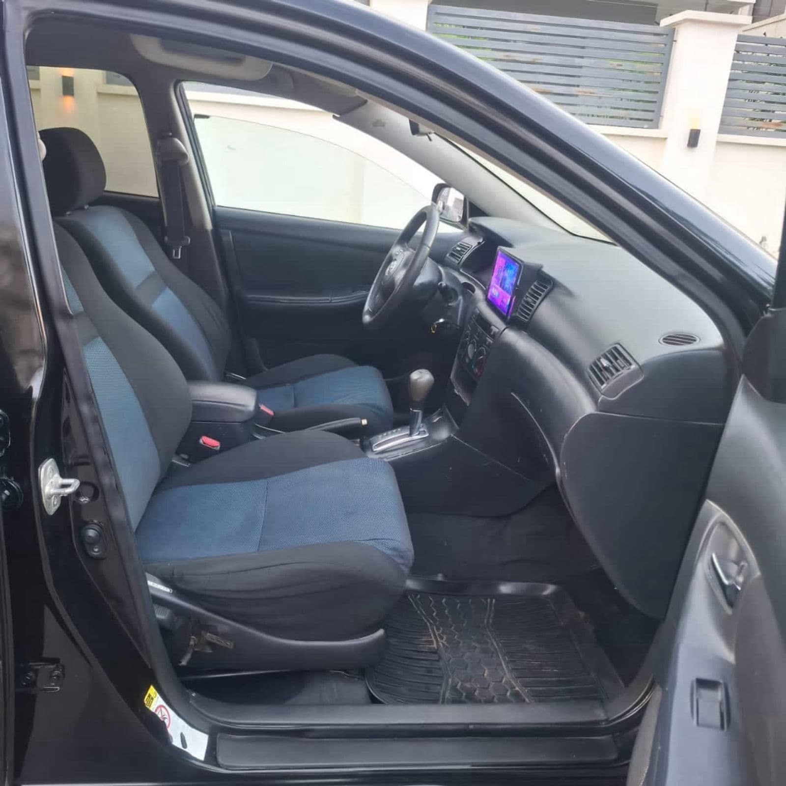 2004 Toyota Corolla obama Hatchback — photo 5 of 6