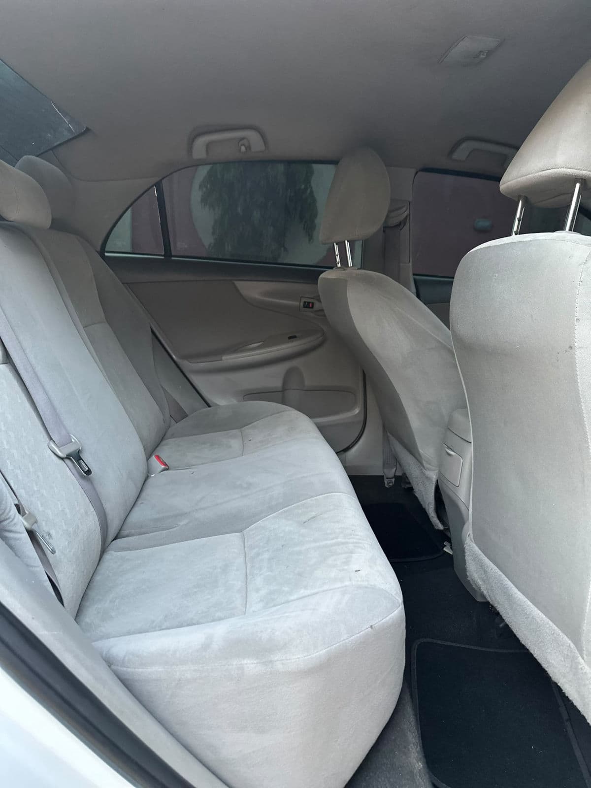 2010 Toyota Corolla Sedan — photo 4 of 8