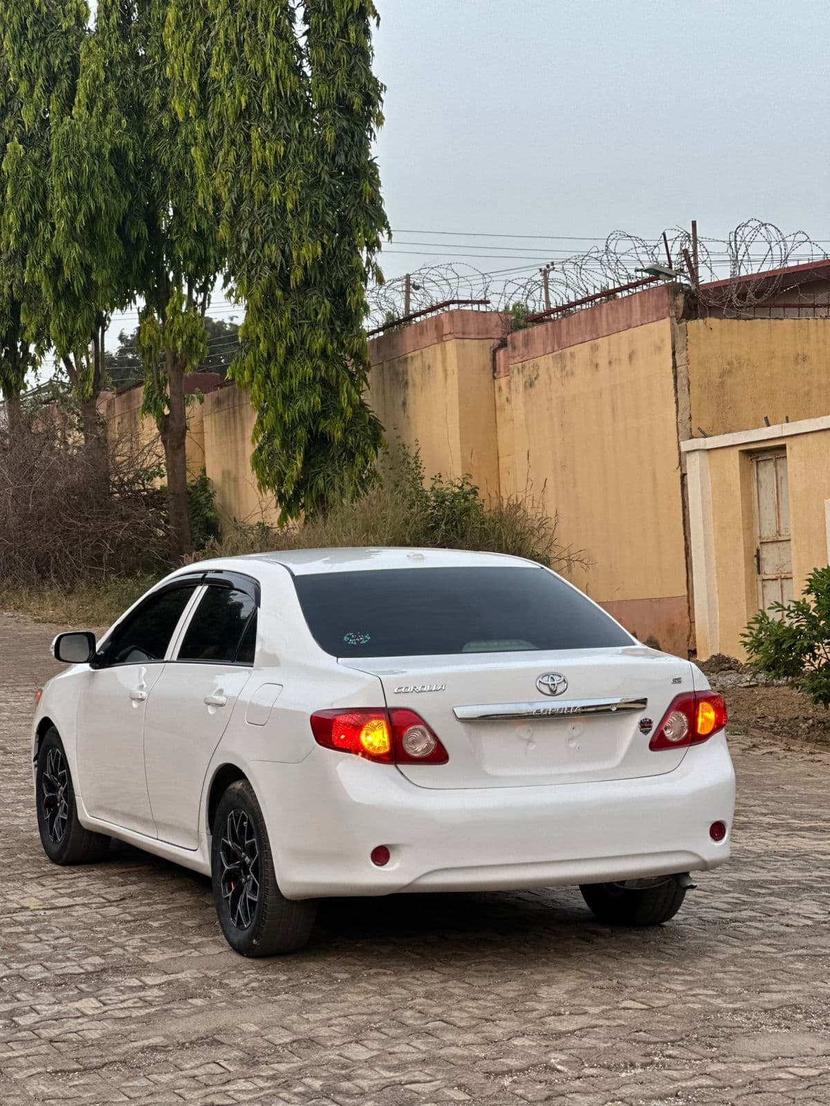 2010 Toyota Corolla Sedan — photo 6 of 8
