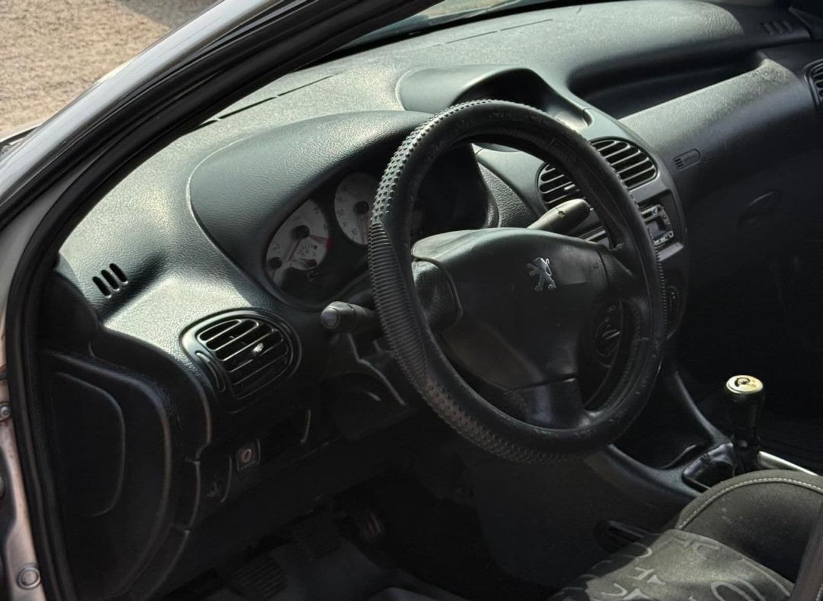 2004 Peugeot 206 Hatchback — photo 3 of 9