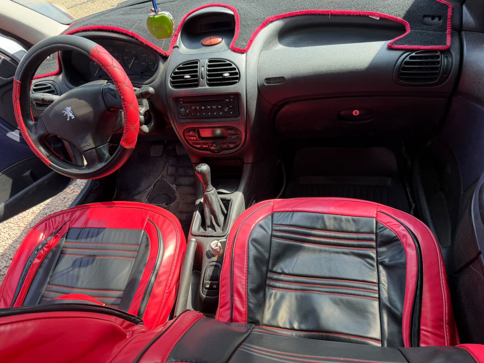 2004 Peugeot 206 Hatchback — photo 4 of 10