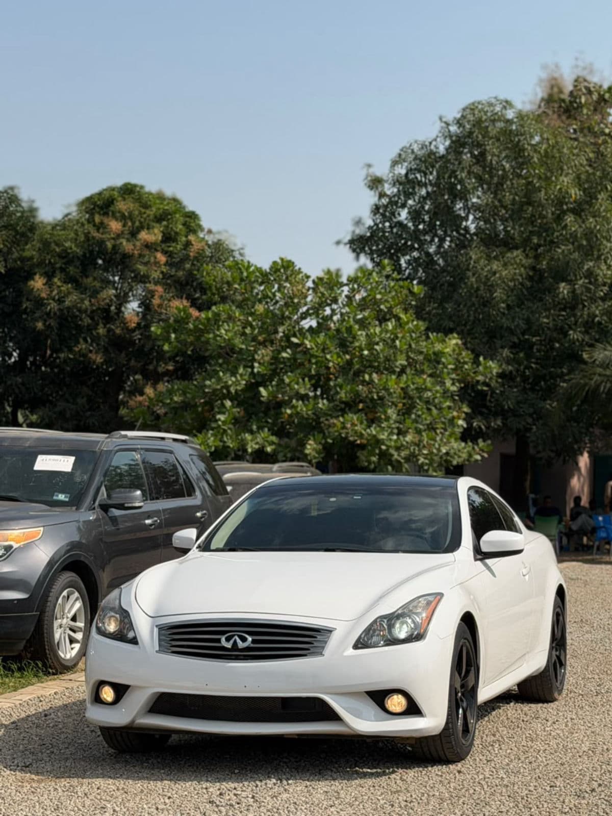2011 Infinity G37x Coupe — photo 2 of 7
