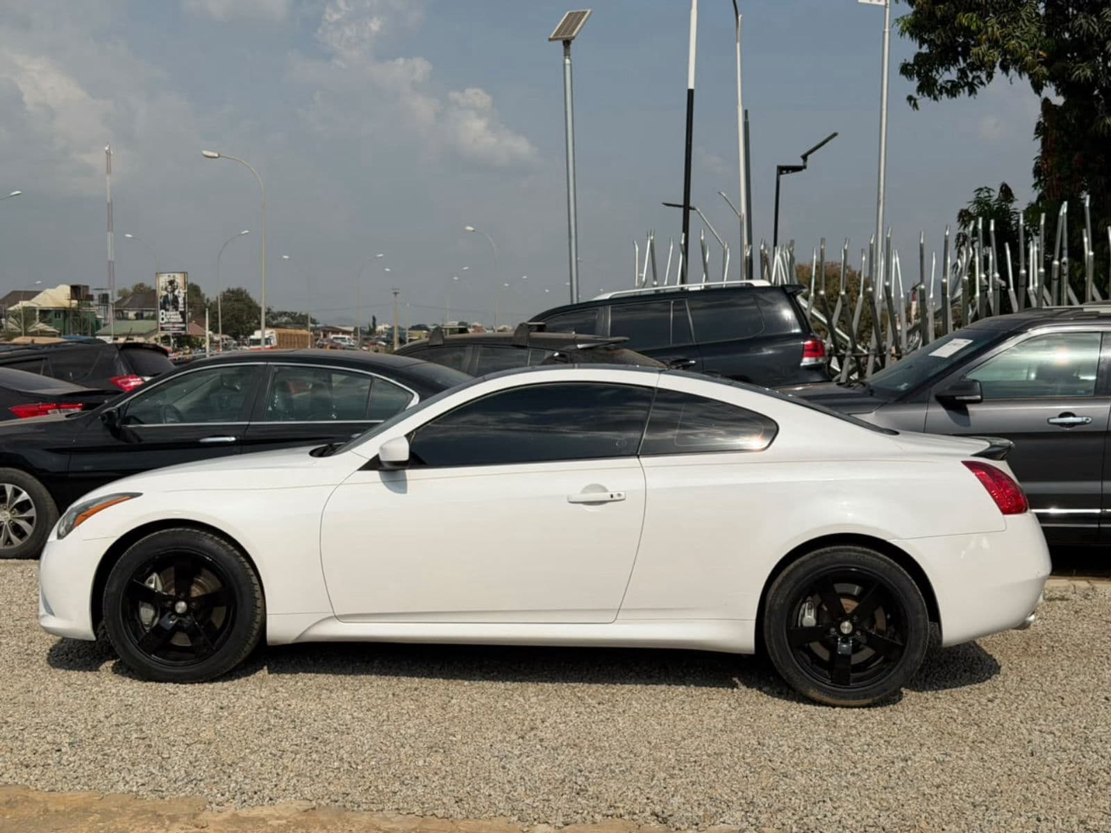 2011 Infinity G37x Coupe — photo 6 of 7